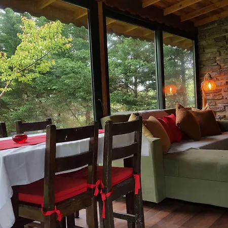Vira Creek House آغفا