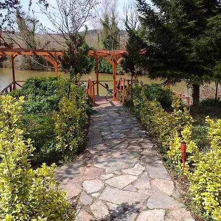 فندق مبيت وإفطار Vira Creek House 3*