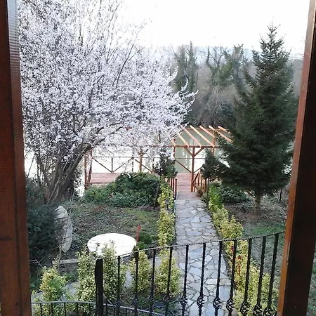 Vira Creek House Bed & Breakfast 3*