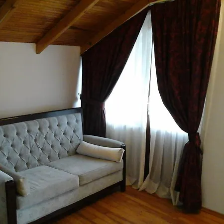 Bed & Breakfast Vira Creek House 3*