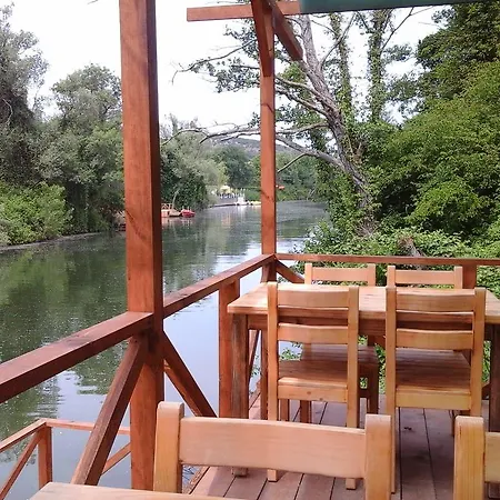 فندق مبيت وإفطار Vira Creek House 3*