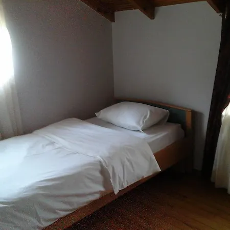 فندق مبيت وإفطار Vira Creek House 3*