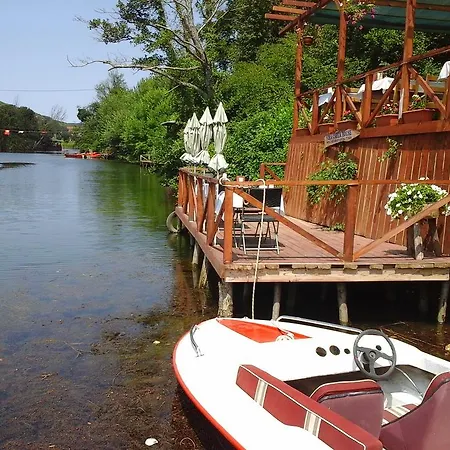 فندق مبيت وإفطار Vira Creek House 3*