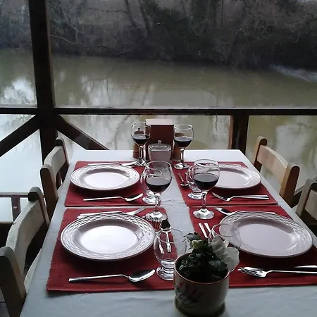 Bed & Breakfast Vira Creek House 3*